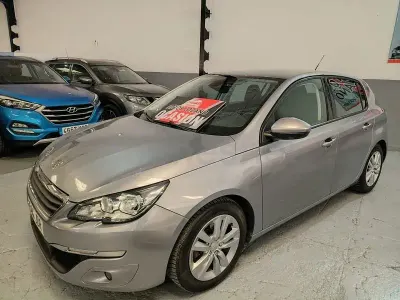 Usado Peugeot 308 Active 120 CV (88 kW) 2015 Gris / plata Berlina