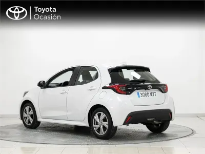 Usado Toyota Yaris Hybrid Active 116 CV (85 kW) 2025 Blanco
