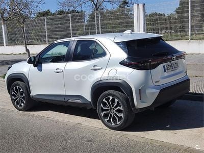 Usado Toyota Yaris Cross Active 116 CV (85 kW) 2022 Blanco SUV