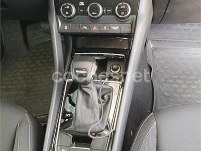 Usado Skoda Karoq Ambition 150 CV (110 kW) 2024 Gris / plata SUV