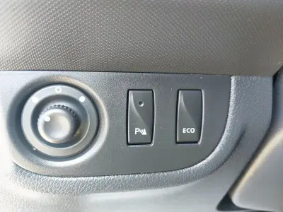 Usado Dacia Sandero Comfort 90 CV (66 kW) 2018 Azul Berlina