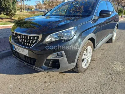 Usado Peugeot 3008 Active 130 CV (95 kW) 2020 Negro SUV