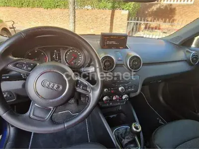 Usado Audi A1 Attraction 90 CV (66 kW) 2013 Azul Utilitario