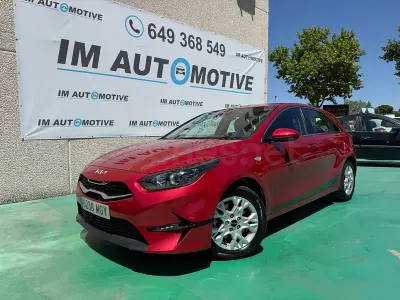 Usado Kia Ceed 136 CV (100 kW) 2023 Rojo Utilitario