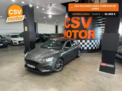 Usado Ford Focus ST-Line 120 CV (88 kW) 2022 Gris Utilitario