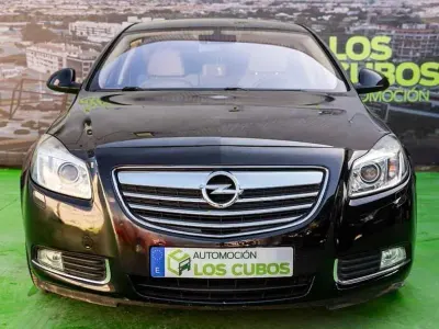 Usado Opel Insignia Cosmo 160 CV (117 kW) 2009 Negro Familiar