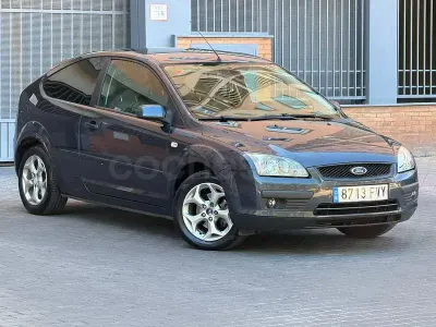 Usado Ford Focus Trend 100 CV (73 kW) 2007 Azul Berlina