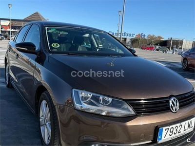 Usado VW Jetta Sport 105 CV (77 kW) 2013 Marrón Berlina