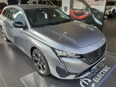 Usado Peugeot 308 Allure 130 HP (95 kW) 2023 Cinzento Carrinha