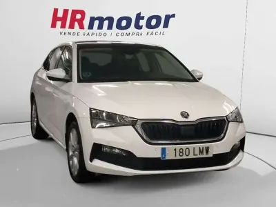 Usado Skoda Scala Style 110 CV (80 kW) 2021 Blanco Utilitario