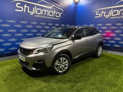Usado Peugeot 3008 Active 131 CV (96 kW) 2020 Gris SUV