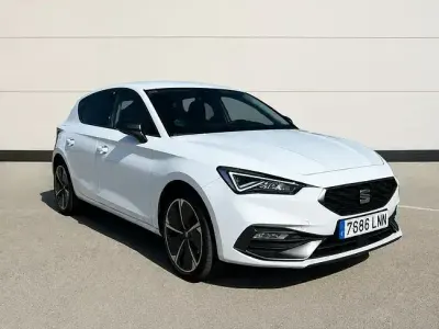 Usado Seat Leon FR 130 CV (95 kW) 2021 Blanco