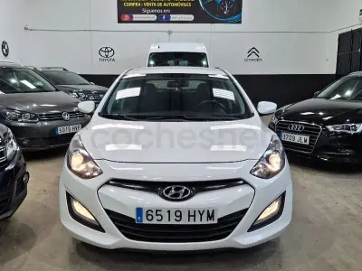 Usado Hyundai i30 90 CV (66 kW) 2014 Blanco Berlina