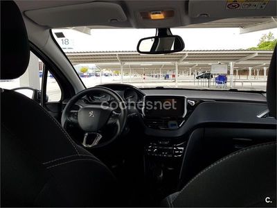 Usado Peugeot 208 Allure 100 CV (73 kW) 2016 Gris / plata Utilitario