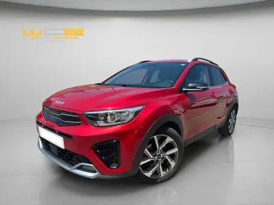 Usado Kia Stonic GT-Line 120 CV (88 kW) 2022 Rojo SUV