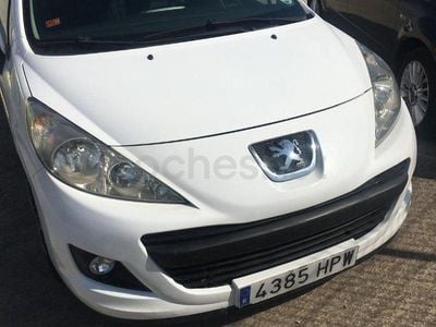 Usado Peugeot 207 75 CV (55 kW) 2011 Blanco Berlina