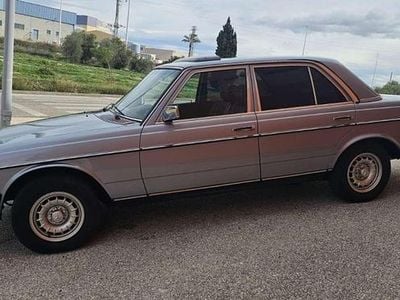 Usado Mercedes 300 143 CV (105 kW) 1983 Plateado Berlina