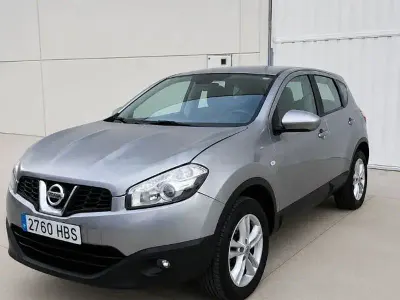 Usado Nissan Qashqai Acenta 110 HP (80 kW) 2011 Cinzento SUV