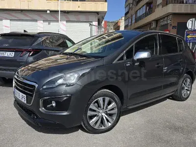 Usado Peugeot 3008 Allure 120 CV (88 kW) 2016 Beige Berlina