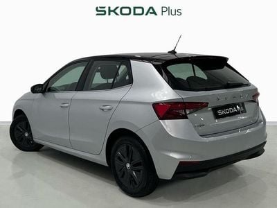 Usado Skoda Fabia Style 110 CV (80 kW) 2022 Gris plata Utilitario