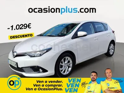 Usado Toyota Auris Active 116 CV (85 kW) 2018 Blanco Berlina