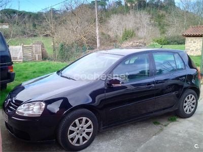 Usado VW Golf V Highline 102 CV (75 kW) 2007 Negro Berlina