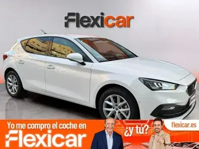 Usado Seat Leon Style 130 CV (95 kW) 2022 Blanco Berlina