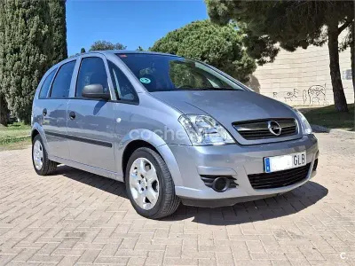 Usado Opel Meriva Cosmo 90 HP (66 kW) 2009 Cinzento Monovolume