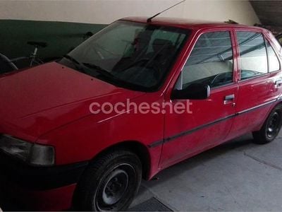 Usado Peugeot 106 50 CV (36 kW) 1995 Rojo Utilitario