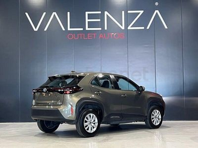 Usado Toyota Yaris Cross Style 116 CV (85 kW) 2023 Gris / plata SUV