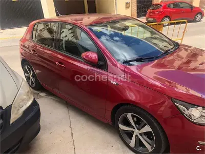Usado Peugeot 308 Style 120 CV (88 kW) 2017 Rojo Berlina