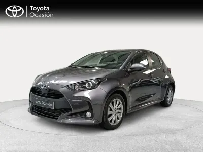 Usado Toyota Yaris Hybrid Active 116 CV (85 kW) 2024 Gris Berlina