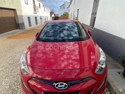 Usado Hyundai i30 90 CV (66 kW) 2014 Rojo Berlina