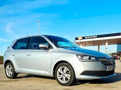 Gris / plata Usado 2020 Skoda Fabia Ambition Berlina | 12.200 € (Precio justo)