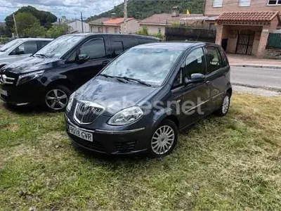 Usado Lancia Musa 95 CV (69 kW) 2010 Gris / plata Monovolumen