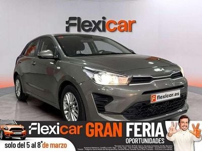Usado Kia Rio 84 CV (61 kW) 2022 Gris Utilitario