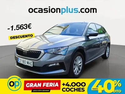 Usado Skoda Scala Ambition 110 CV (80 kW) 2023 Gris Utilitario