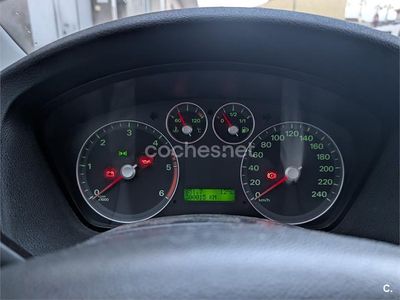 Usado Ford Focus Titanium 136 CV (100 kW) 2005 Gris / plata Berlina