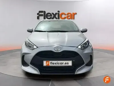 Usado Toyota Yaris Business Edition 116 CV (85 kW) 2025 Gris Utilitario
