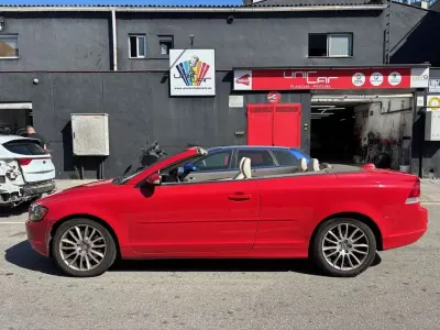 Usado Volvo C70 170 CV (125 kW) 2007 Rojo Descapotable