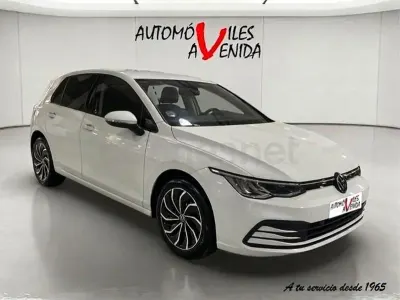 Usado VW Golf VIII Life 110 CV (80 kW) 2021 Blanco Berlina