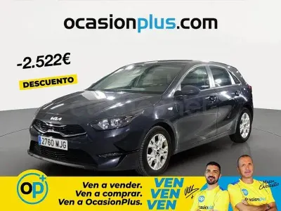 Usado Kia Ceed 136 CV (100 kW) 2023 Gris / plata Utilitario