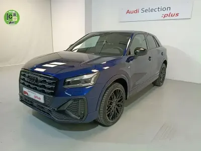 Usado Audi Q2 Black Edition 150 CV (110 kW) 2025 Azul SUV