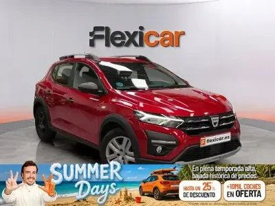 Usado Dacia Sandero Comfort 91 CV (66 kW) 2022 Rojo