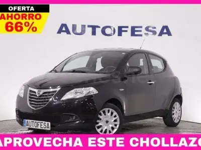 Usado Lancia Ypsilon Silver 69 CV (50 kW) 2016 Negro Utilitario