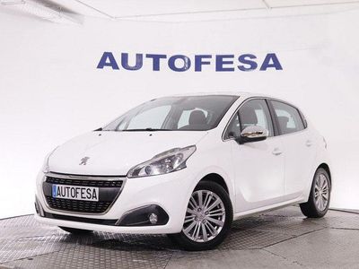 Usado Peugeot 208 Allure 82 CV (60 kW) 2016 Blanco Utilitario