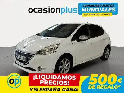 Usado Peugeot 208 Style 82 CV (60 kW) 2015 Blanco Utilitario