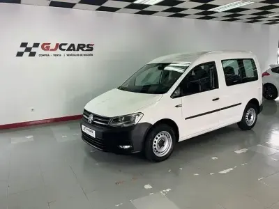 Usado VW Caddy Trendline 102 CV (75 kW) 2018 Blanco Monovolumen