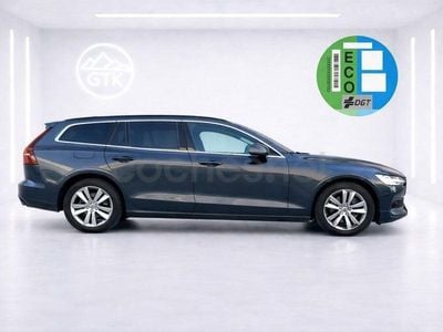 Begagnad Volvo V60 Core 197 HK (144 kW) 2021 Blå Kombi