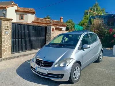 Käytetty Mercedes A180 Exclusive 109 HP (80 kW) 2010 Hopea Viistoperä